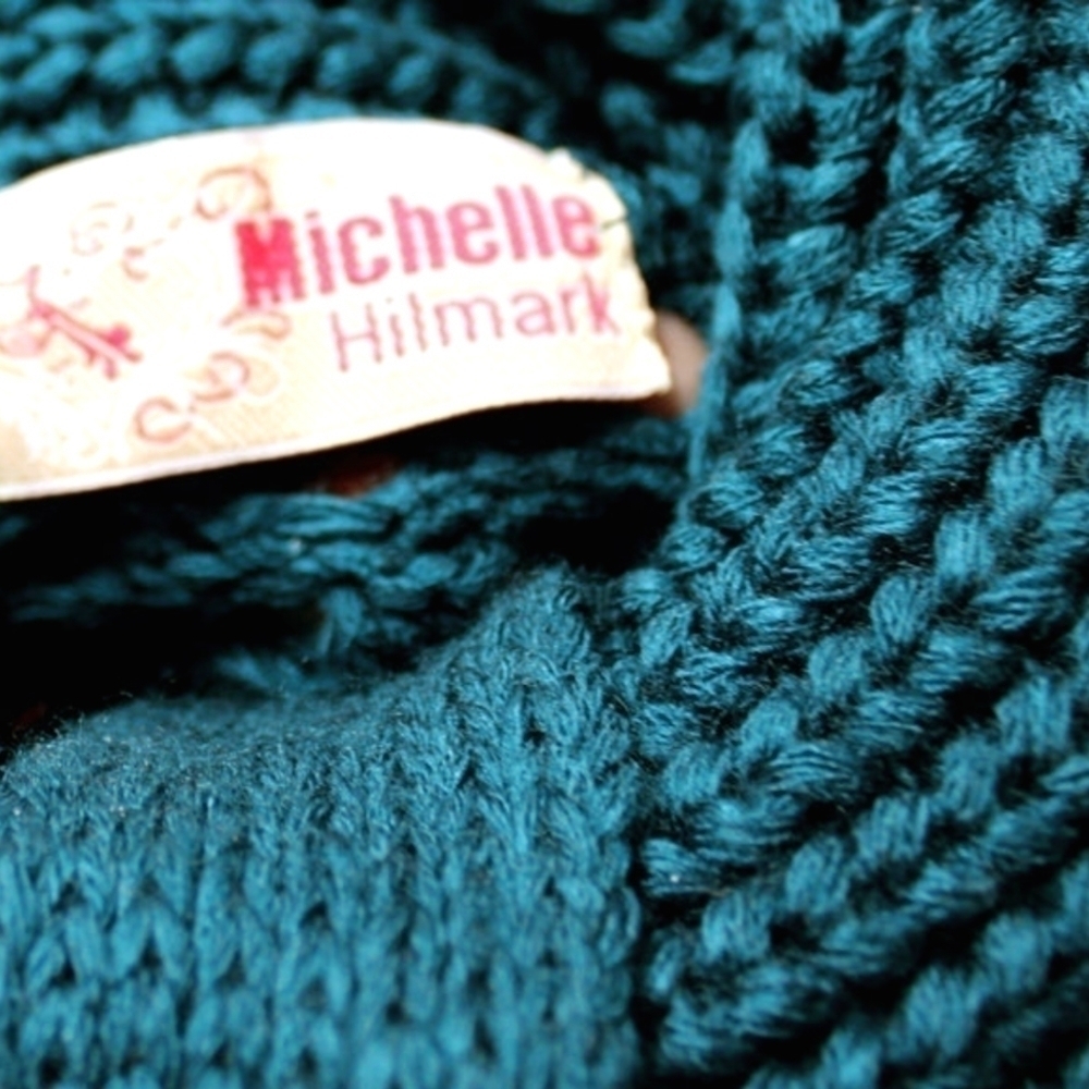 MICHELLE Hilmark Handmade Unique Green Poncho - Picture 2 of 4